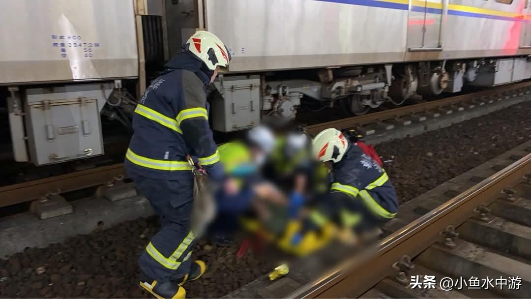 中国台湾地区台铁员林站今（28）日晚间发生一起惊悚的坠轨意外。一名约30岁的女性