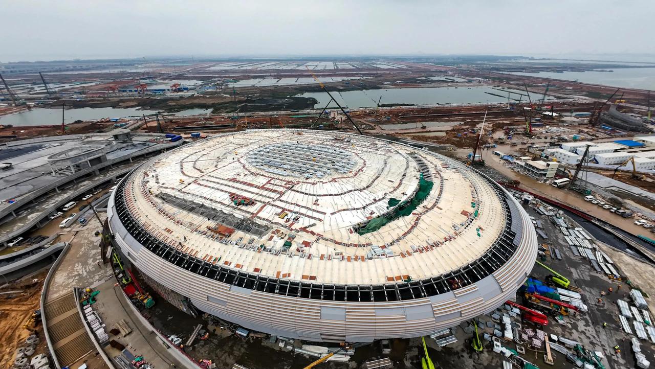 南沙全运会主场馆
偶然路过，发现在广州南沙最南端的全运会主场馆——南沙全民文化体