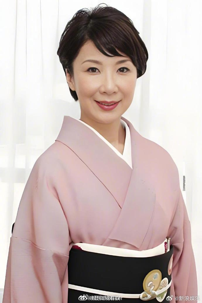 伊藤兰祝贺女儿结婚伊藤兰祝贺女儿趣里结婚 8 月 29 日，34 岁女演员趣里官