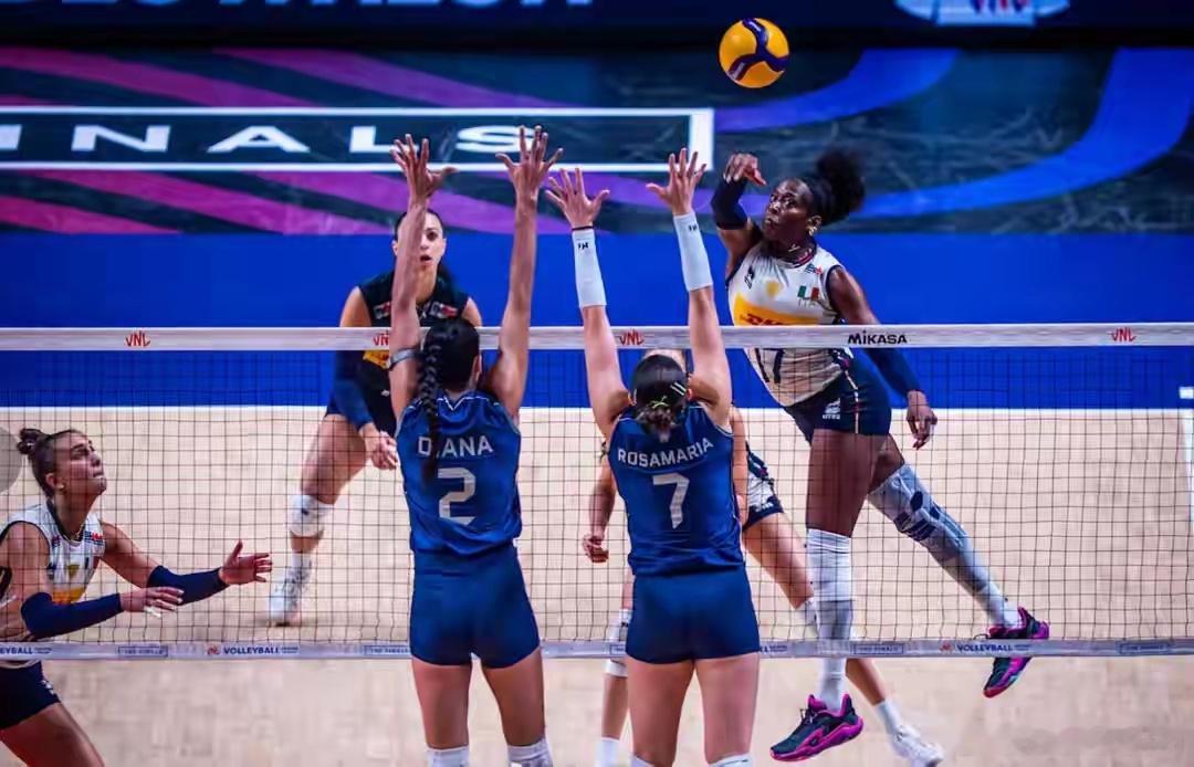 女排疯狂一夜！3-0,3-2，决赛诞生，卫冕冠军轰然出局，中国崩盘北京时间7月2