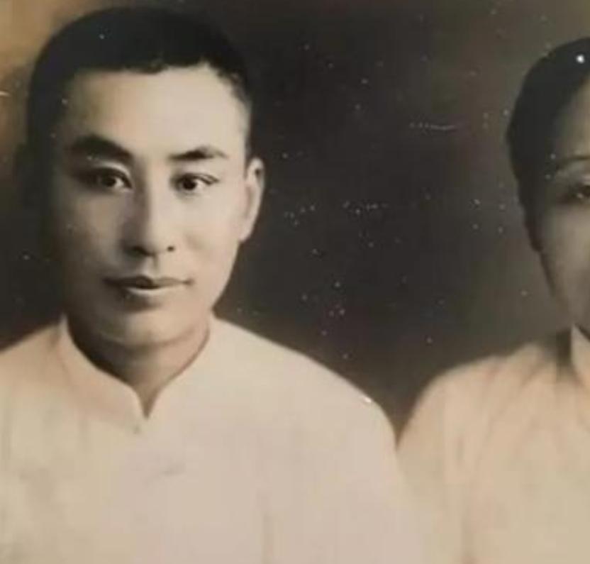 [下雨]1916年，叶圣陶迎娶了未曾谋面的妻子。洞房夜，两人第一次见面。他用颤抖