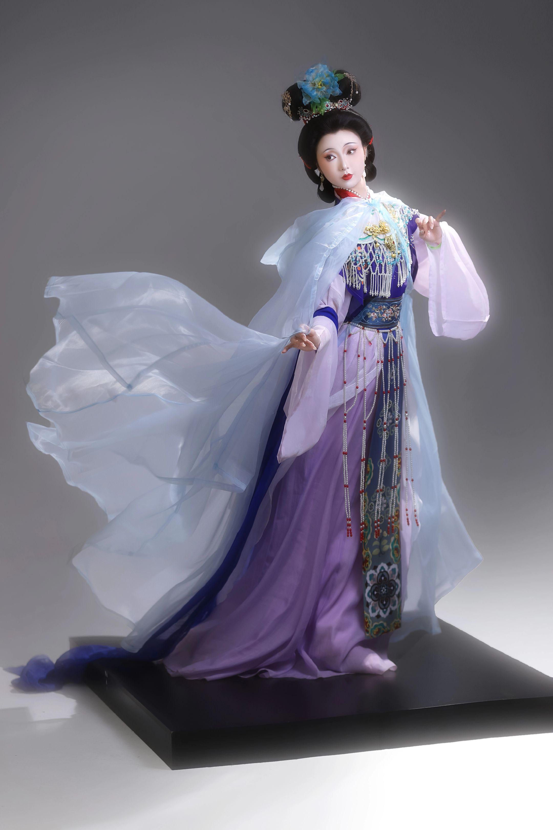 绢人仿妆第二弹，好喜欢这种人形手办的感觉。古风春天穿汉服去赏花呀