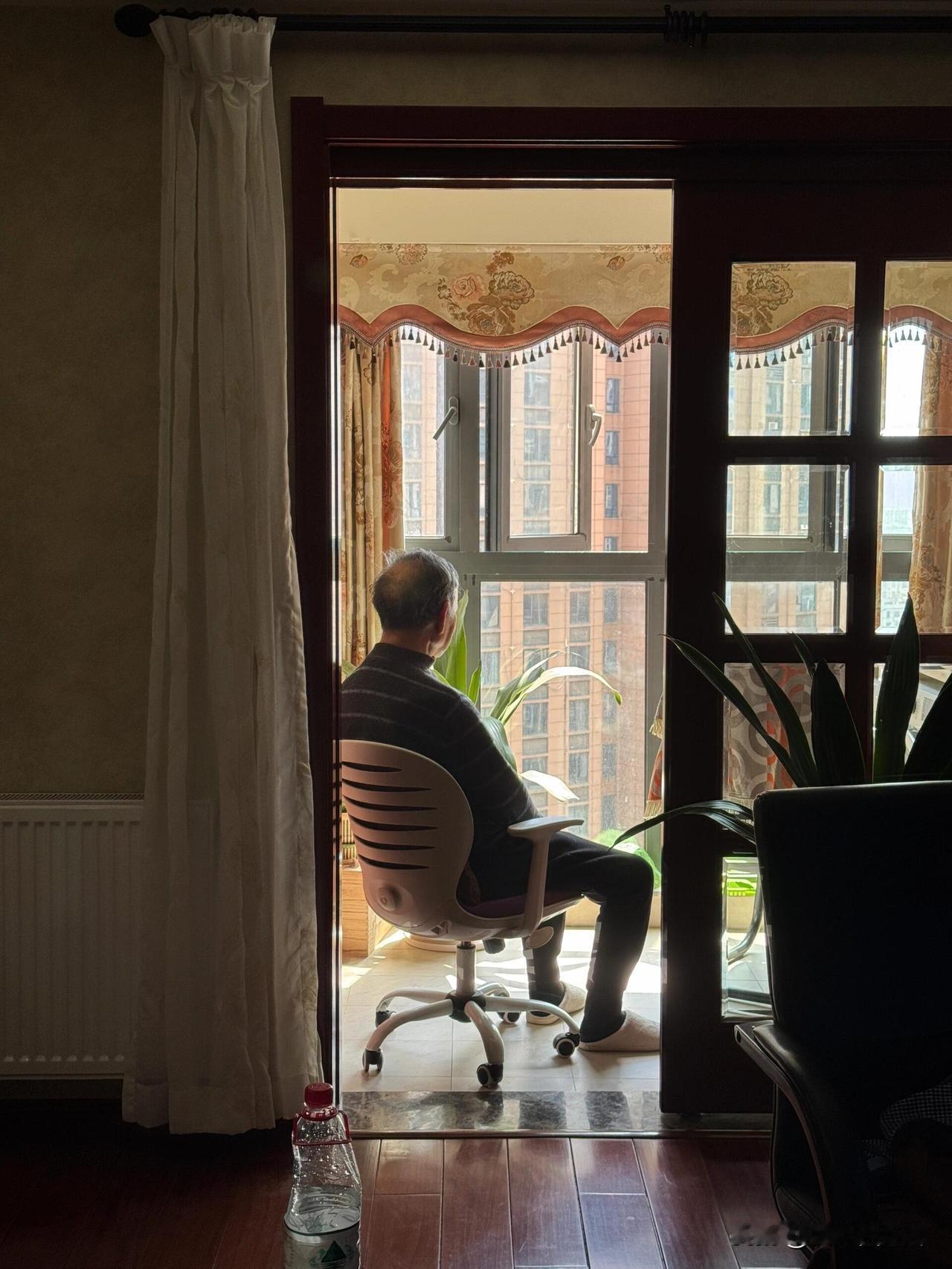 父母亲大人，我的年纪超过你们了
父母亲大人，距上次去信，已过去35年，我变得比你