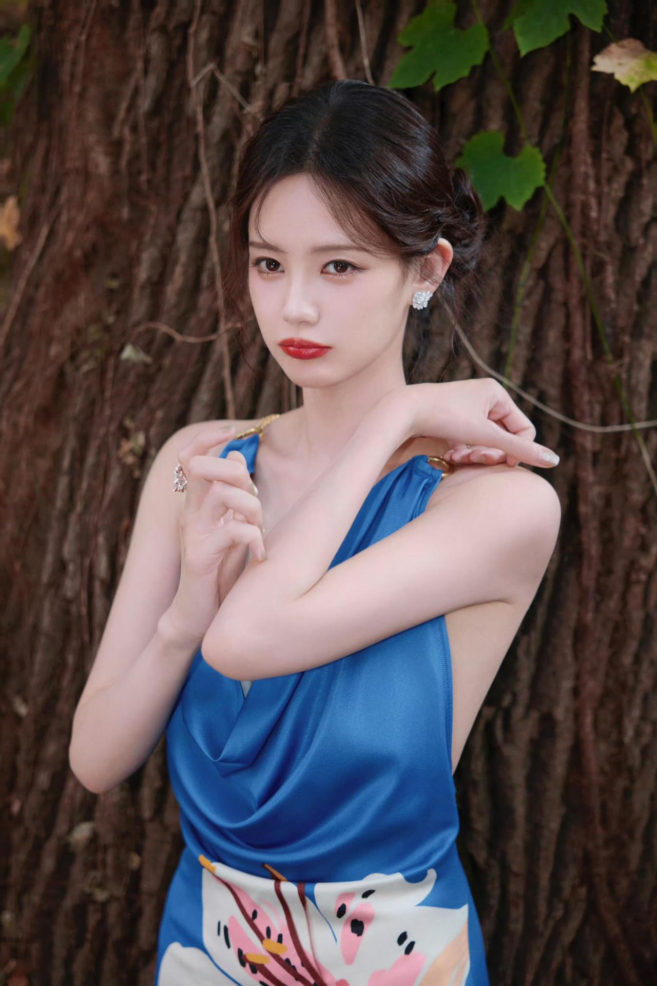 是谁的蓝裙少女？

紫裙少女 晚霞蓝裙少女 梦幻黑裙少女 绿裙少女 蓝裙厨房少女