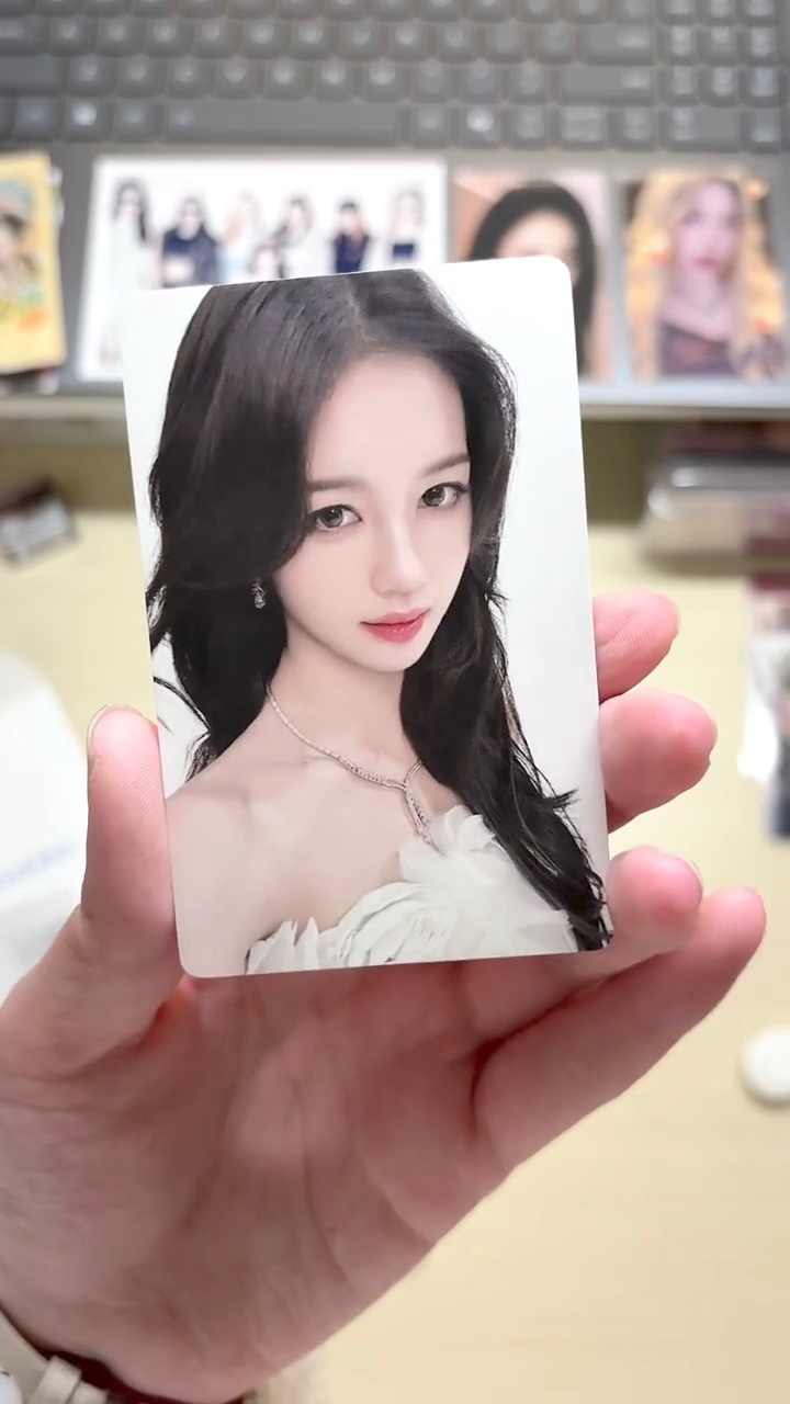 胡静怡这张小卡也太好看了吧