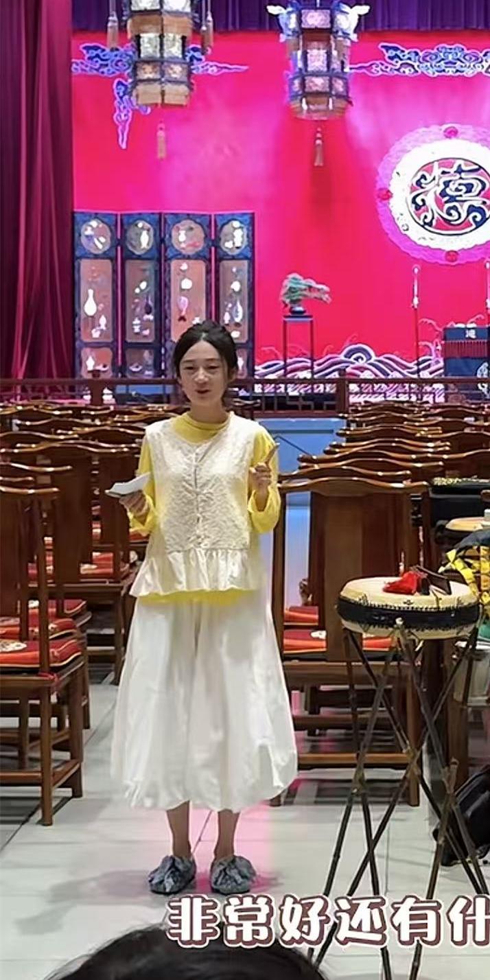 天津德云社承办公益活动，张婉怡给小朋友上课，时隔五年张老师重操旧业！德云鼓曲社张