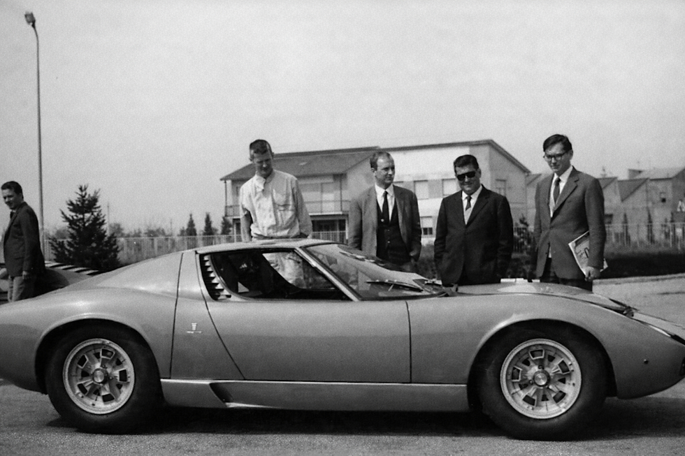 兰博基尼Miura今年60岁了图9的四位分别是鲍勃·华莱士（官方试车手）、保罗·