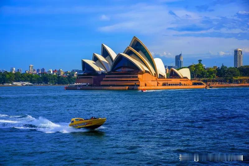 自2025年11月3日起，中国护照持有者如从澳大利亚入境，且持有有效澳大利亚旅游