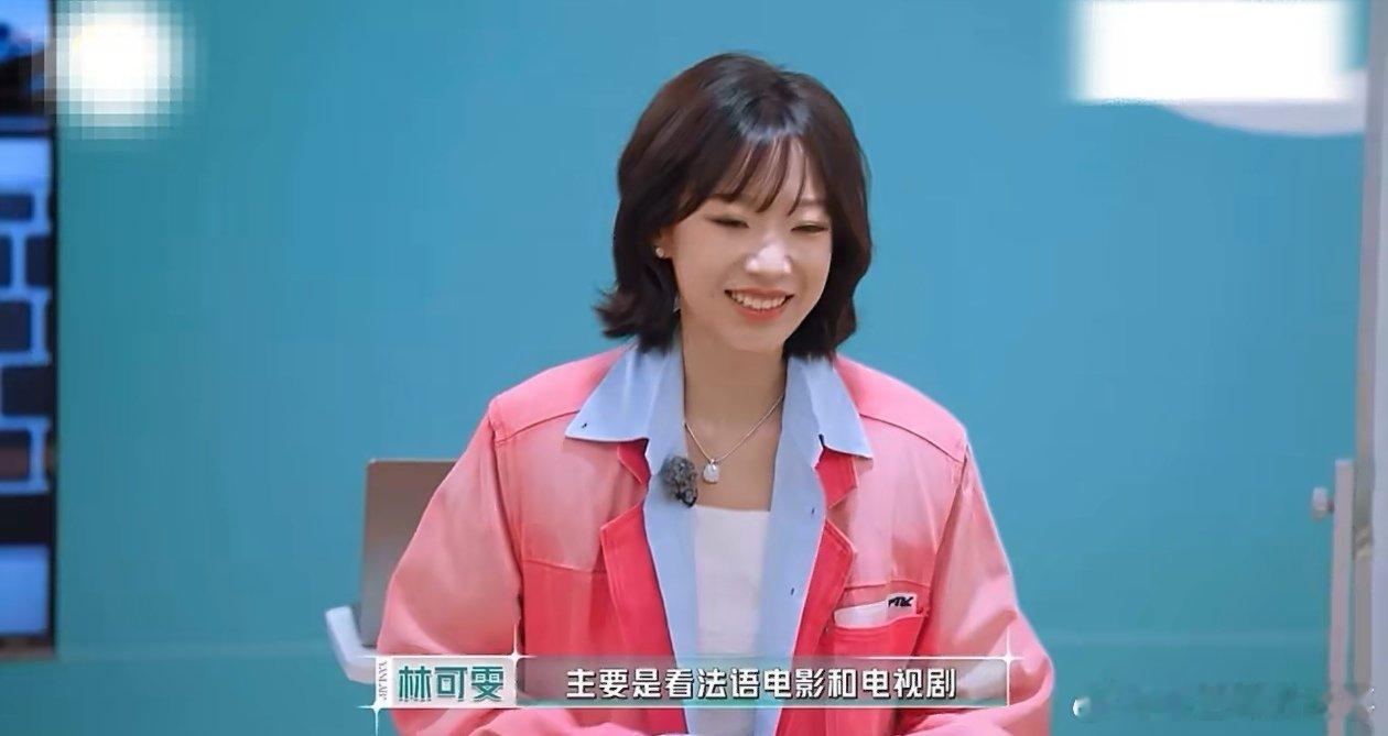 李佳琦误闯天家 李佳琦旁听尚雯婕双语面试，从强装镇定到茫然局促，瞳孔地震演绎凡人