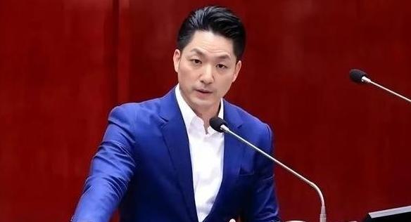 台北市长蒋万安，这位蒋介石的曾孙，多次在公开场合明确表态，自己绝对不会参选下一任