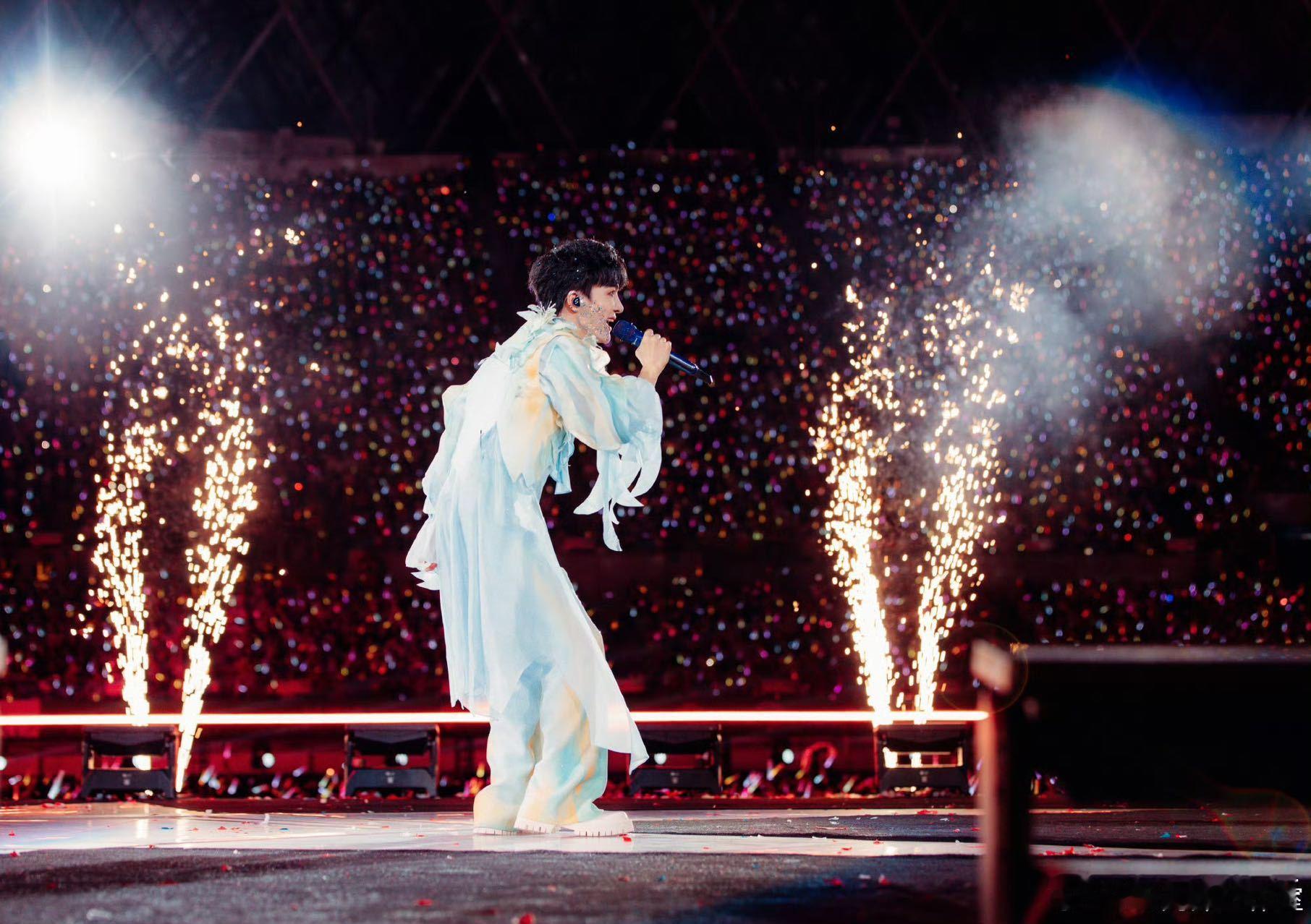 周深暑期八场演唱会周深标记了两处新地点 周深巡演暑期档来了！四城八场，郑州、呼和