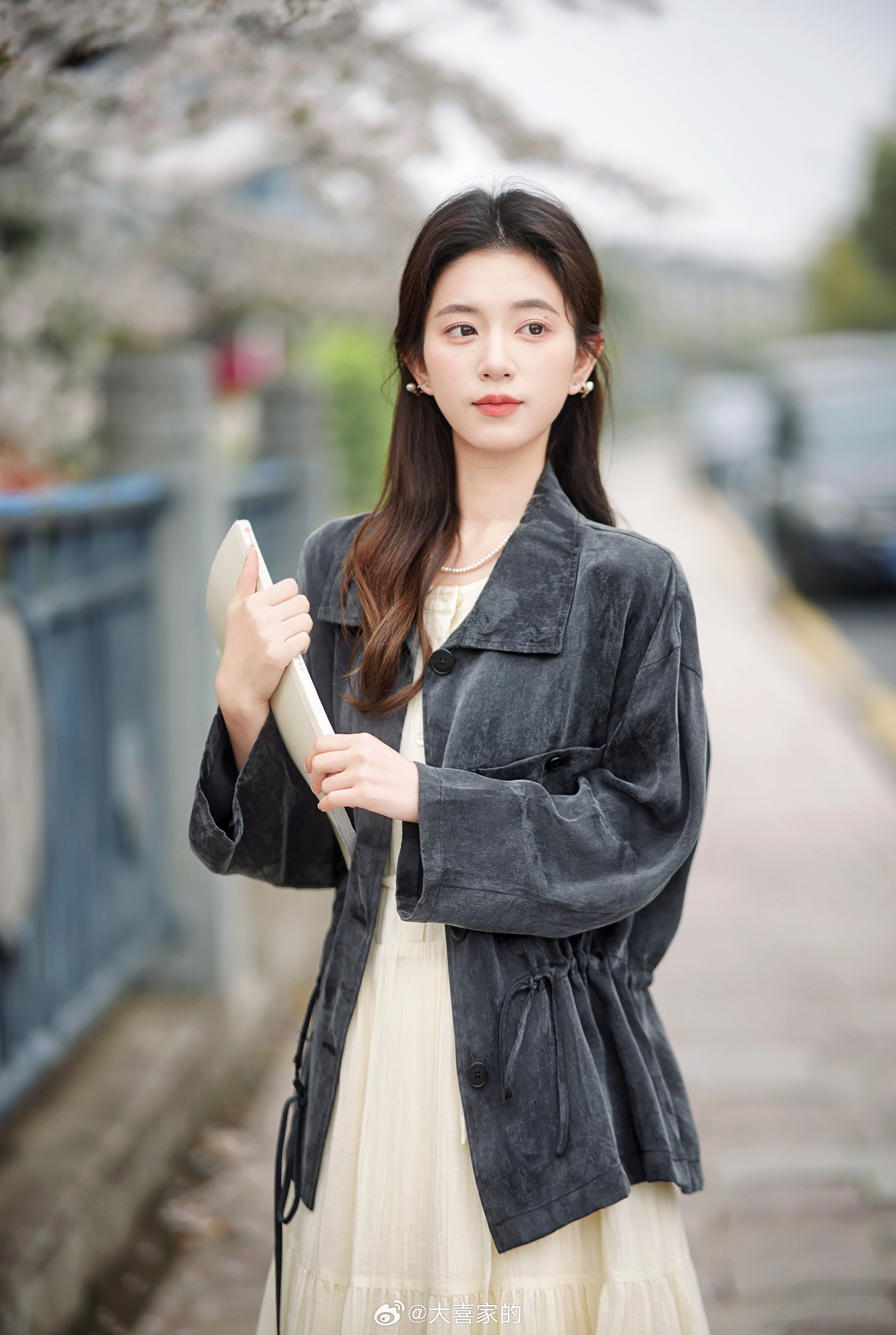 这件防晒！巨轻盈！是粒粒会震惊的程度天丝*人丝/模拟铜氨丝质感有哑光光泽 触感茸