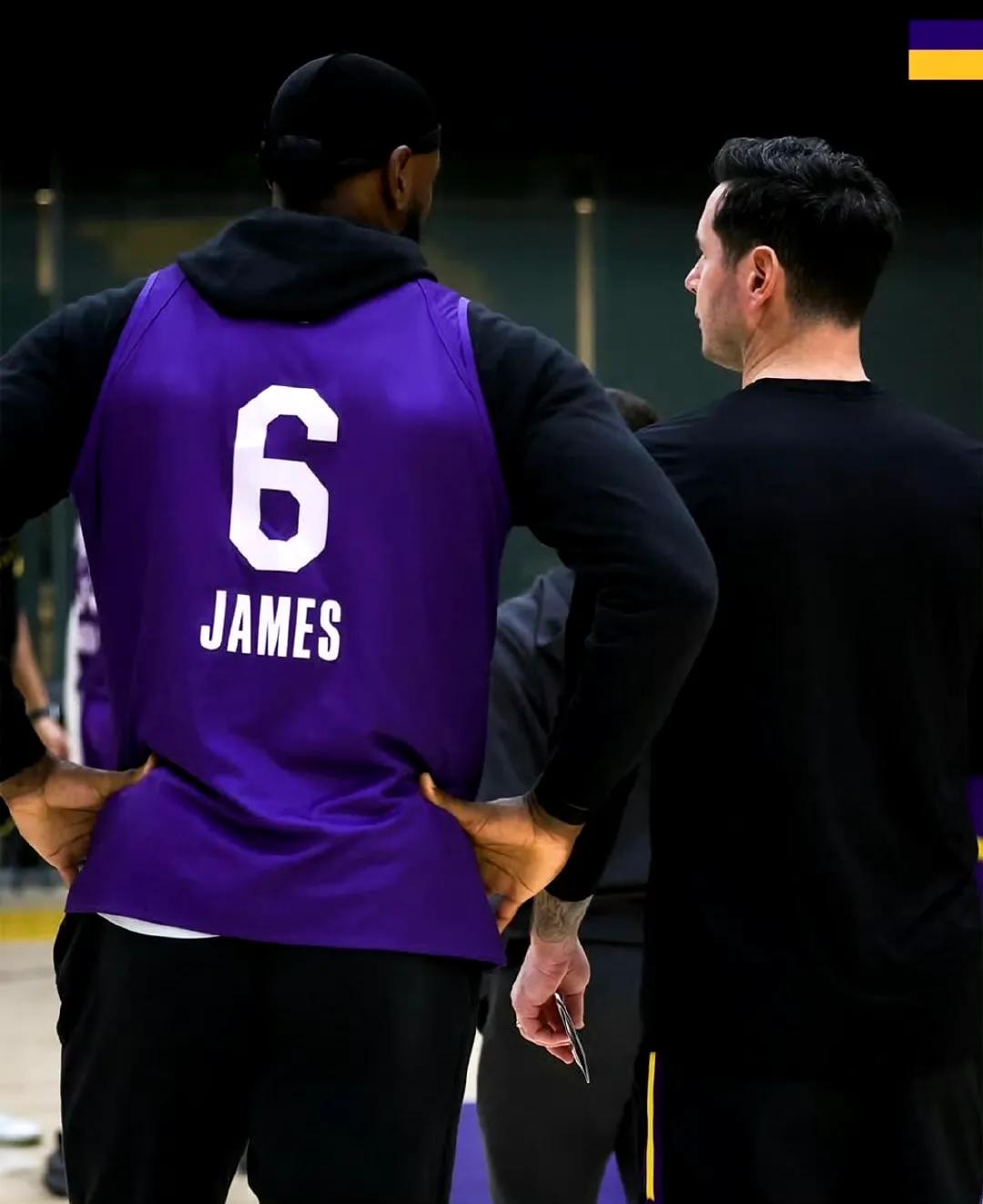 主教练也没东西
本来就没防守，现在进攻都没了
别看战绩还行，说实话强队大多数都还