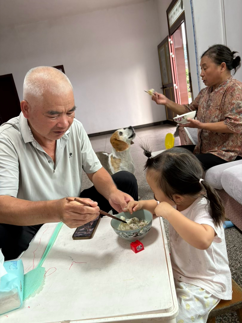 吃饭啦狗哥和狗妹