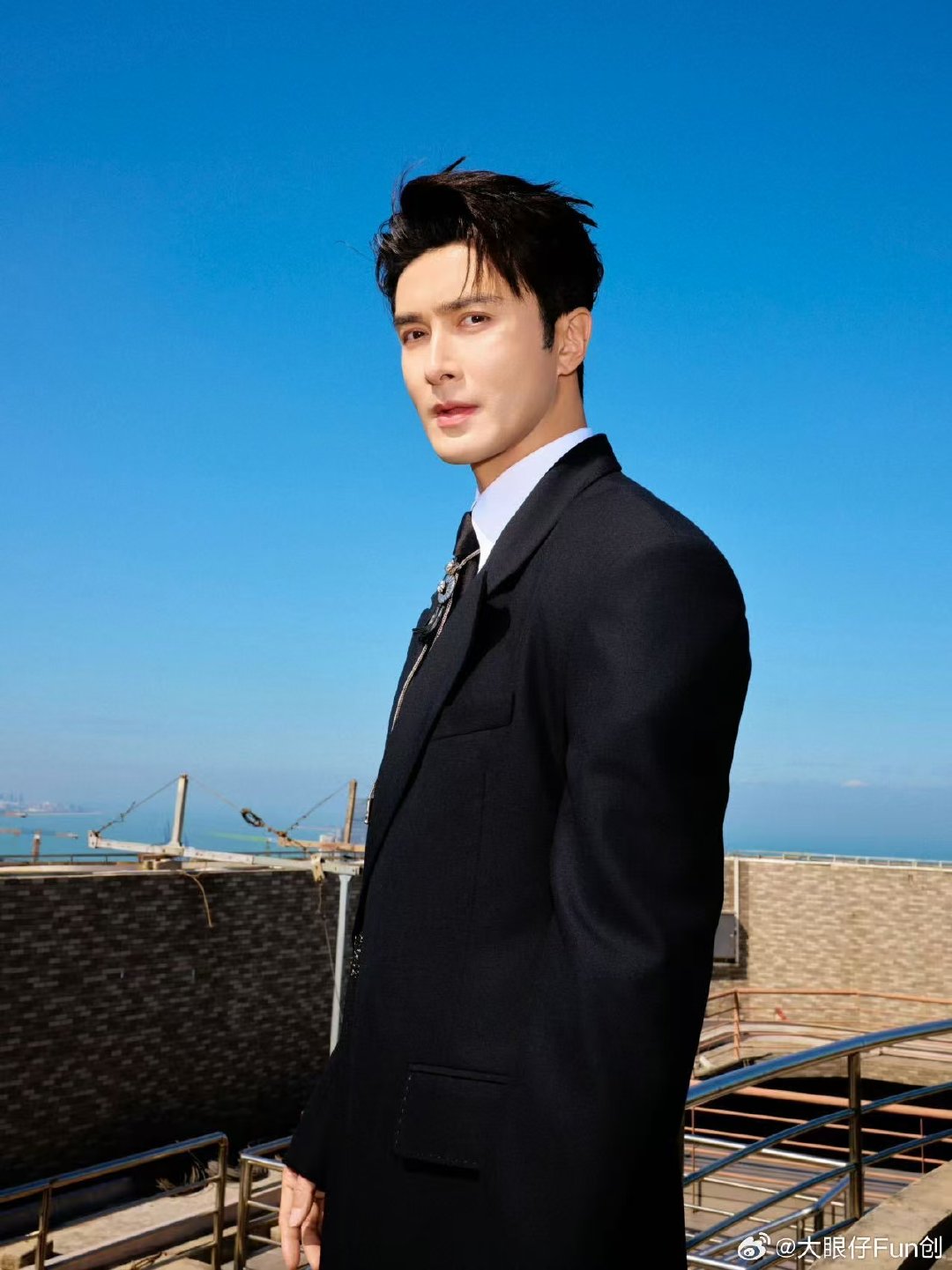 高伟光熟男苏感谁懂高伟光这种熟男苏感！《玫瑰丛生》老宫嘴上不逾矩，女主一个电话就