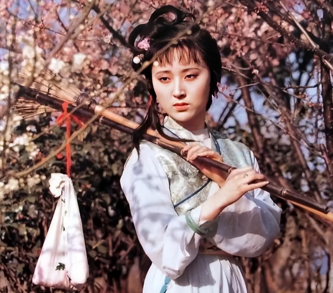 有人说，林黛玉由于孤傲导致无法融入贾府，才让贾府的内当家王夫人觉得她不是持家的料