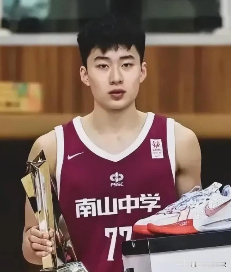 炸锅！国青队长段睿骐确认赛季报销！四川后场核心离队倒计时？
 
CBA 段睿骐 