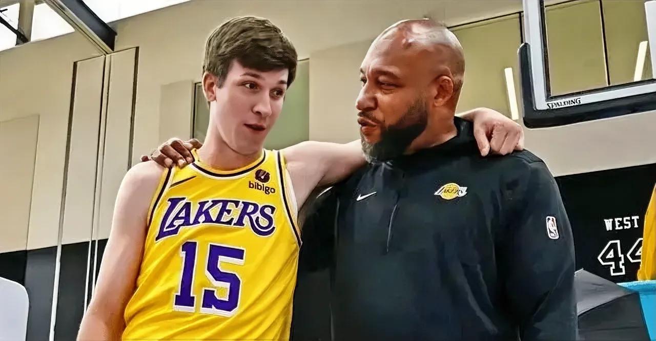 NBA季前赛，湖人97-108不敌雄鹿。
赛后，哈姆接受采访谈到了为何如此喜爱里