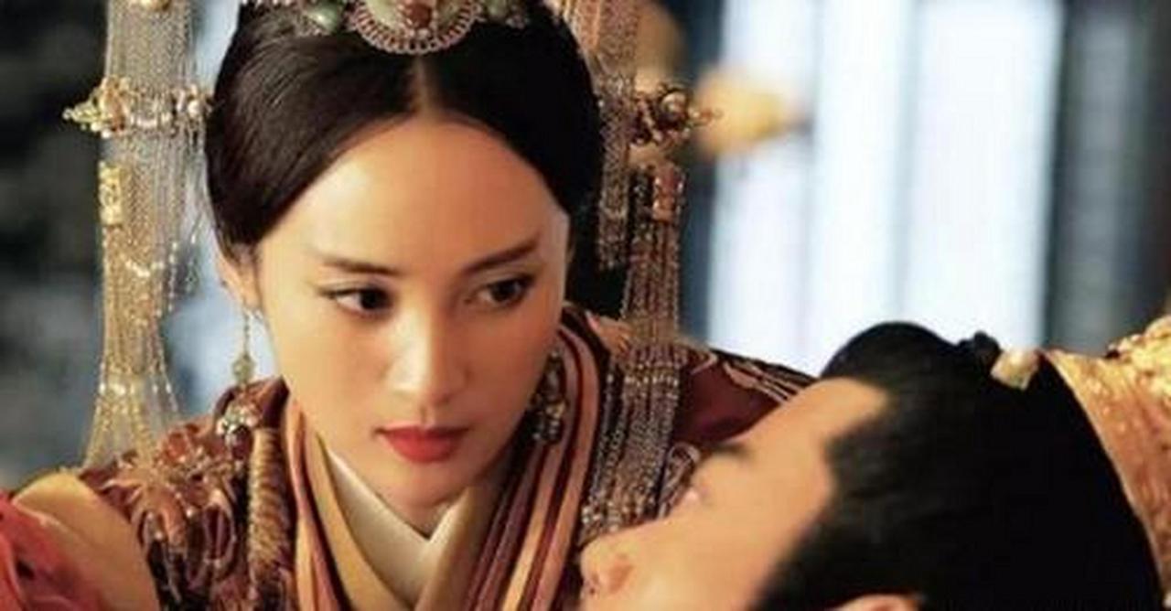 俗话说得好，饭前不训子，睡前不训妻。东晋皇帝司马曜，有一回喝高了，对着枕边人说了