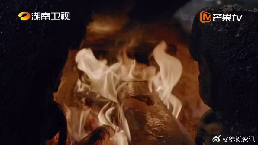 湖南菜里面竟然还加锅灰原来锅灰猪肝是真实湘菜！猪肝大火爆炒，脆嫩可口，百草霜增加