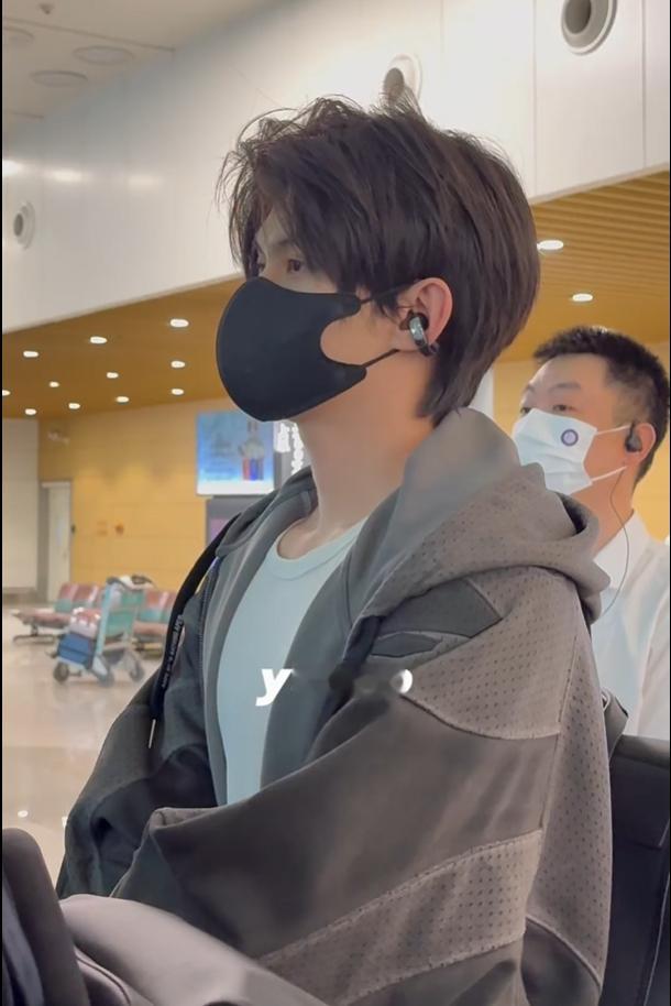 捕捉一秒的大扔扔，还是这么漂亮，又穿上了烧烧的裤子