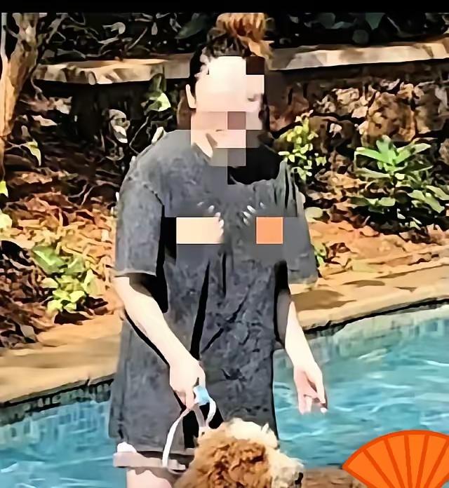 三亚有位女士在公共泳池里给狗洗澡，结果被罚了两万块，网友们看了都说拍手叫好！
