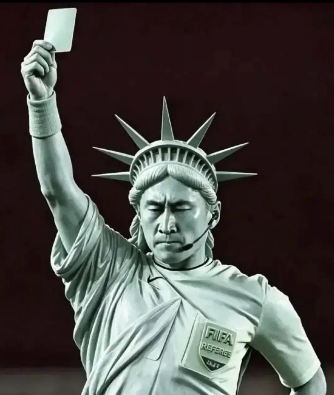 世界杯也算是开了眼了。
一场揭幕战，墨西哥对战南非，然后整场下来，红牌比进球数还