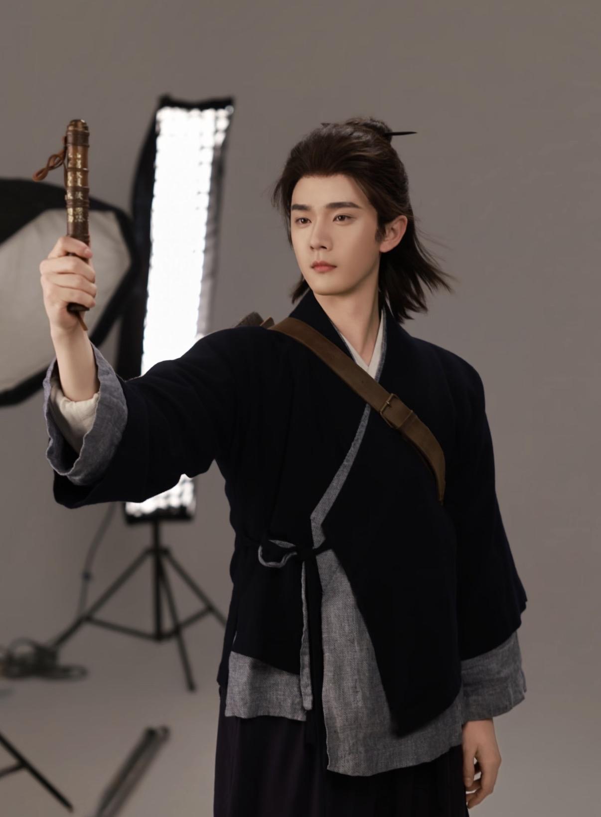 果然，张家出男模，南派三叔在《盗墓笔记》里面就写过张家人都是高颜值，有一次他们家