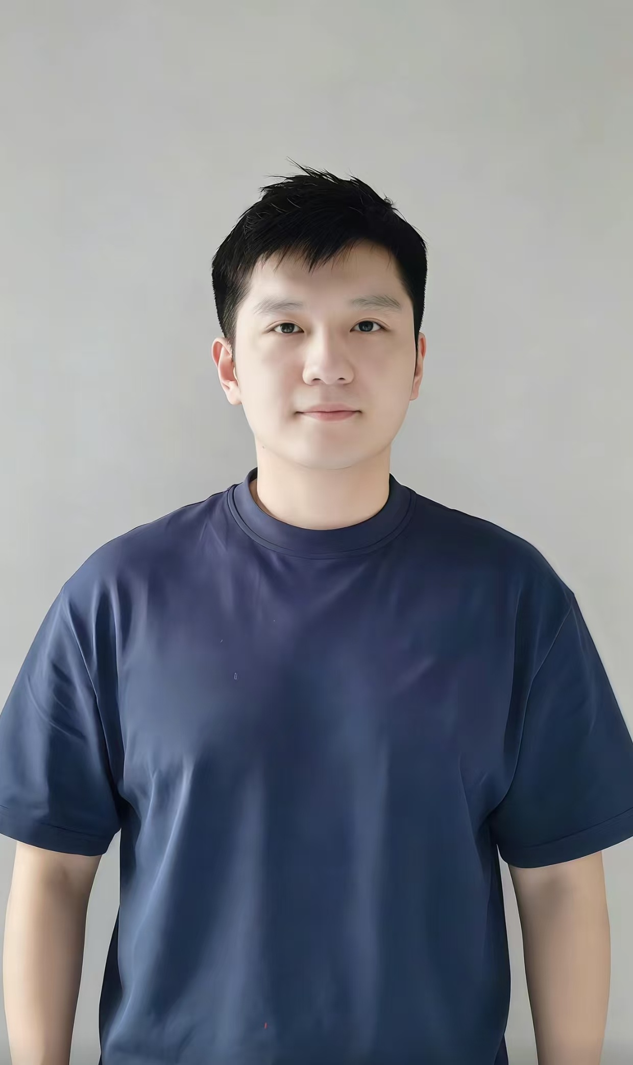 乱发是松弛，耐看是本色。又是一张没见过的小东。 