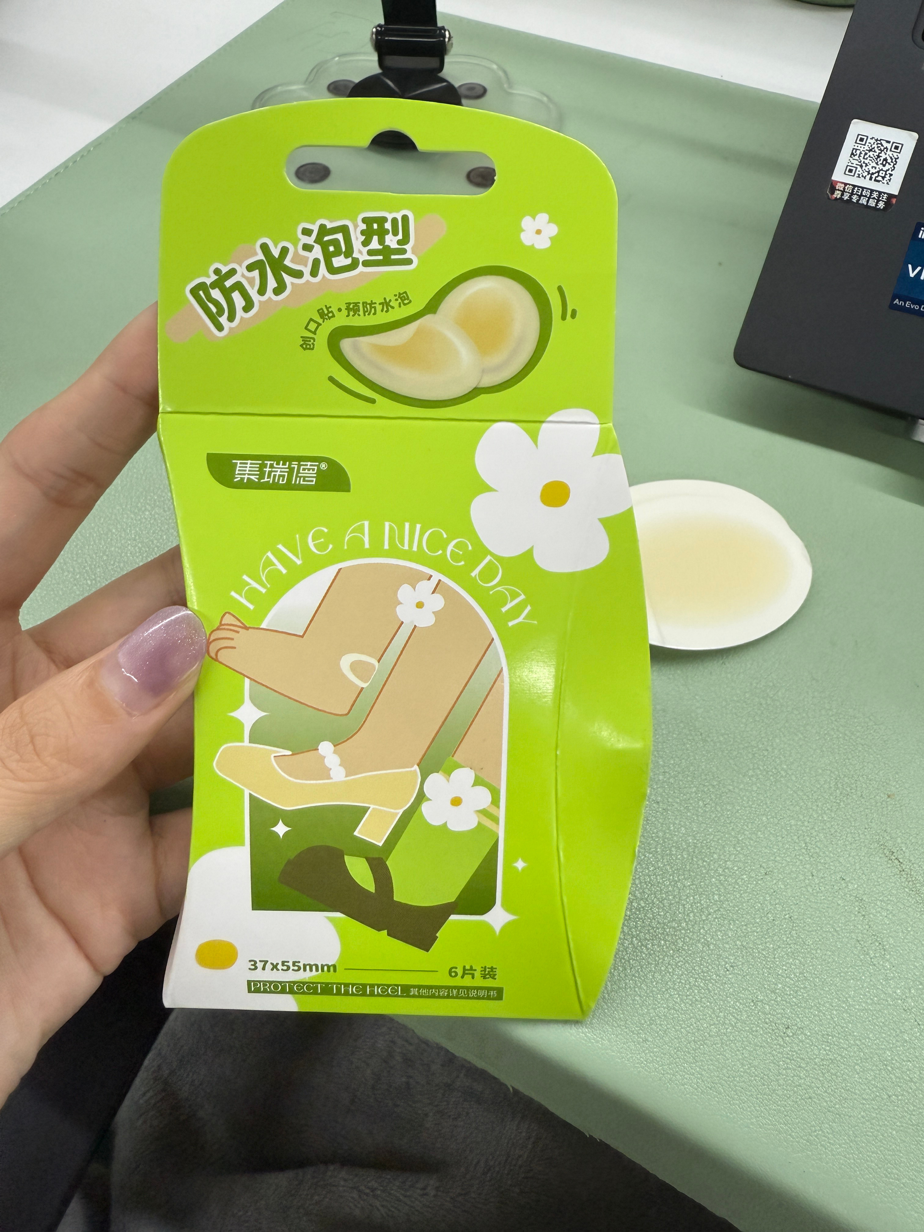 711的这个创口贴好用   我那天鞋磨脚顺路买了一盒 居然意外好用[举手] ​​