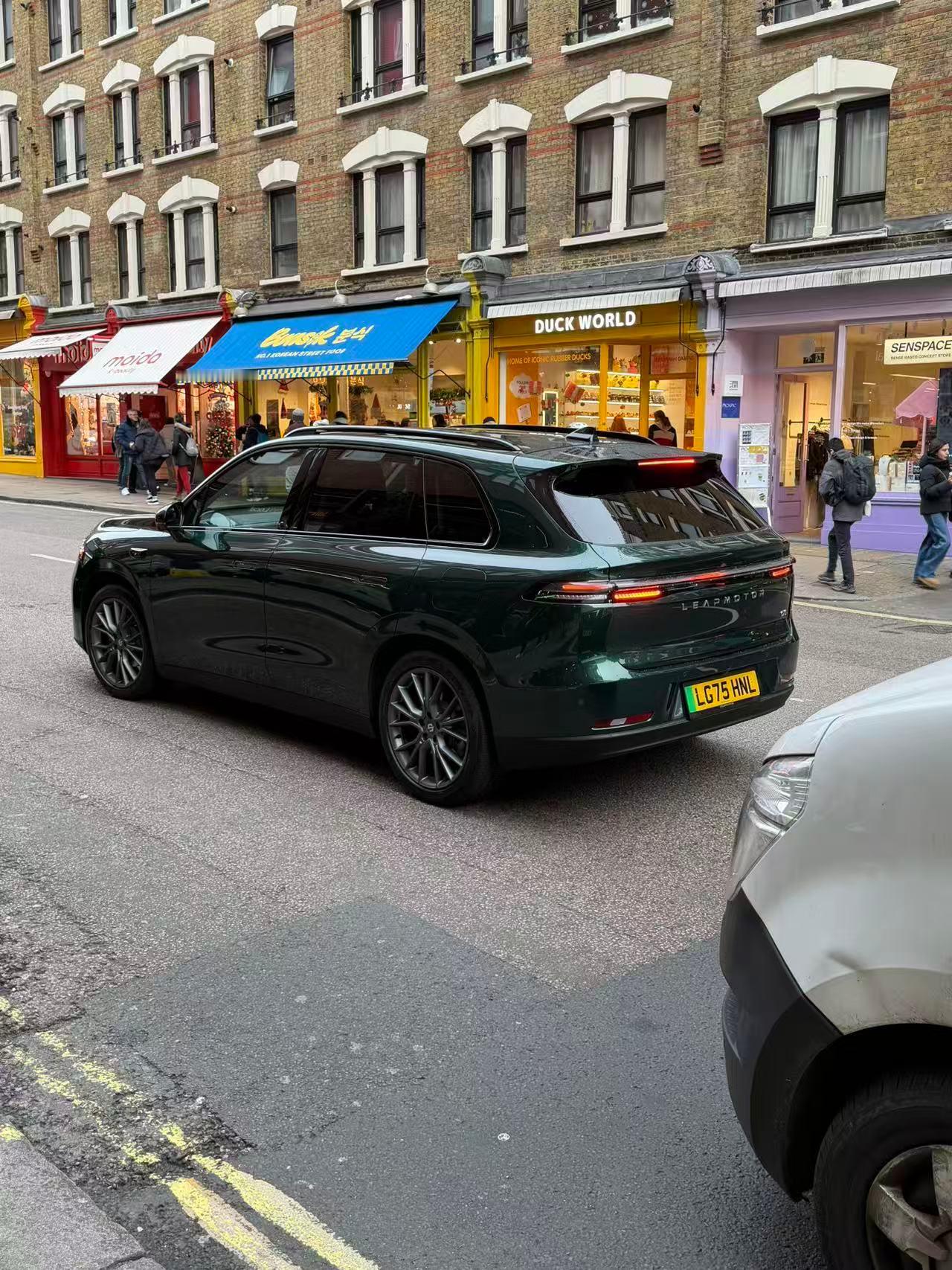 啊，第一次在英国看到零跑！感觉加入stellantis集团之后，零跑出口真的是发