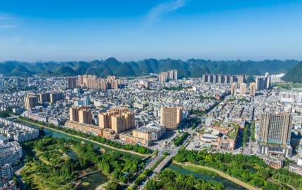 今天咱们来聊一所很特别的学校——六盘水师范学院。
说它特别，是因为它坐落在贵州的