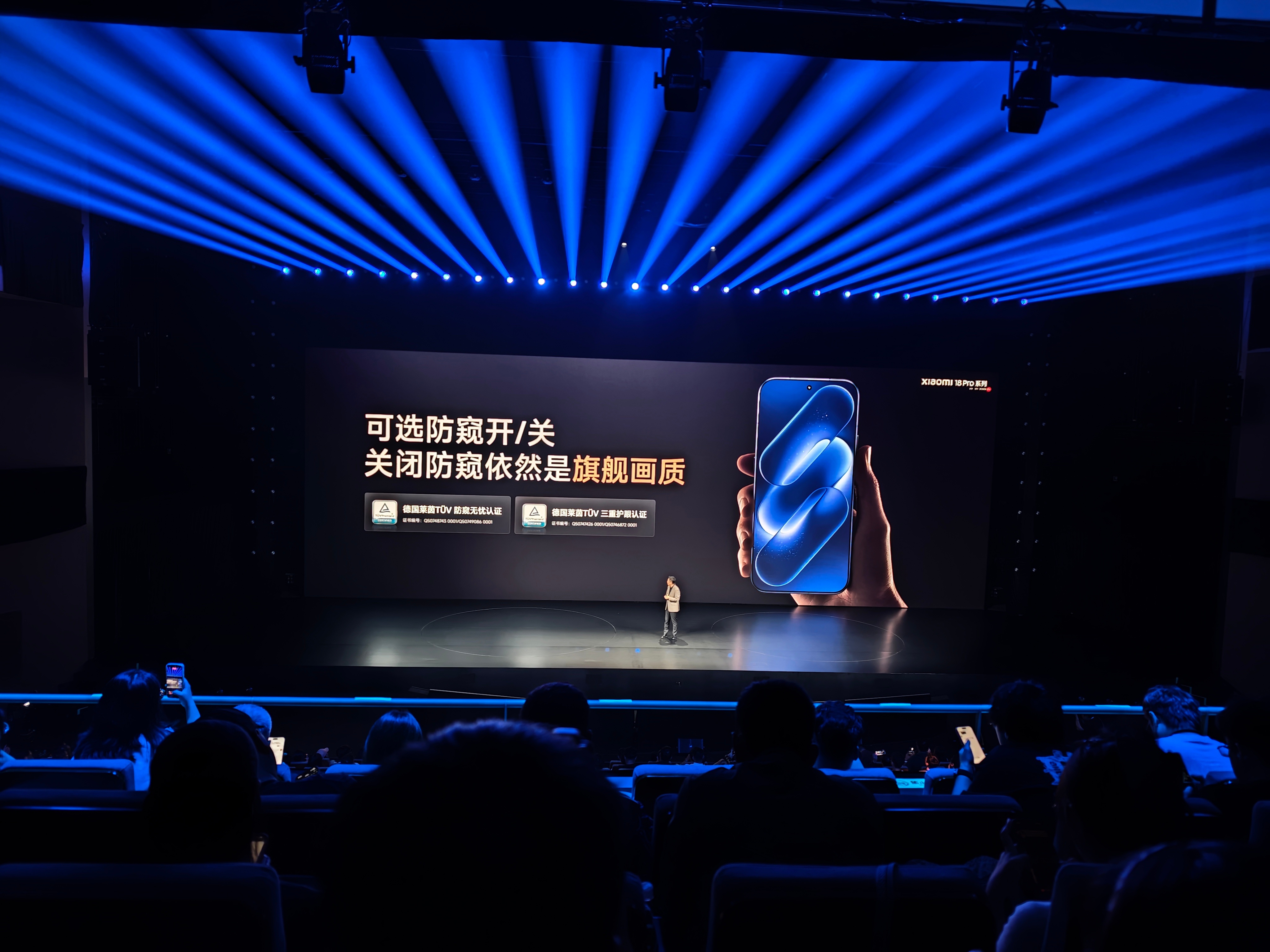 小米18Pro 雷军 好家伙，今天有事在忙没怎么网络冲浪，刚瞄了一下，挂了两条米
