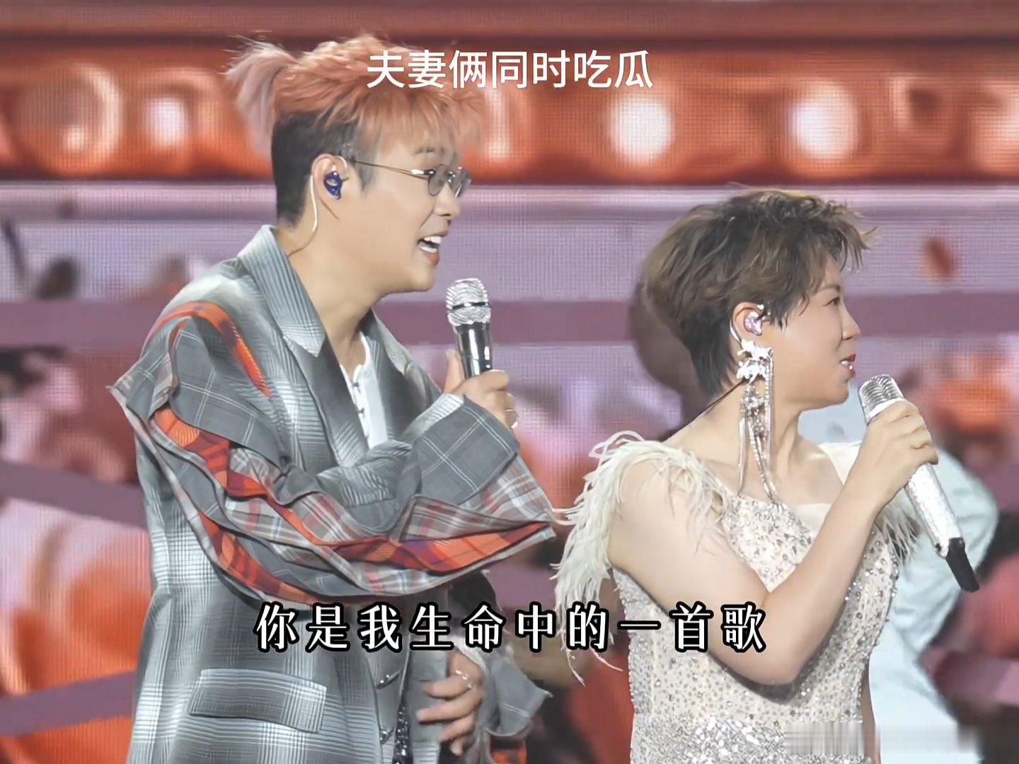 小沈阳[超话]在小沈阳演唱会求婚小沈阳演唱会祝福台下求婚粉丝 在小沈阳演唱会求婚