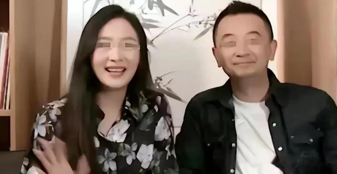 黄海波被曝光是妓女已经八年了。在这八年里，这个叫“黄海波”的男人，似乎一夜之间变