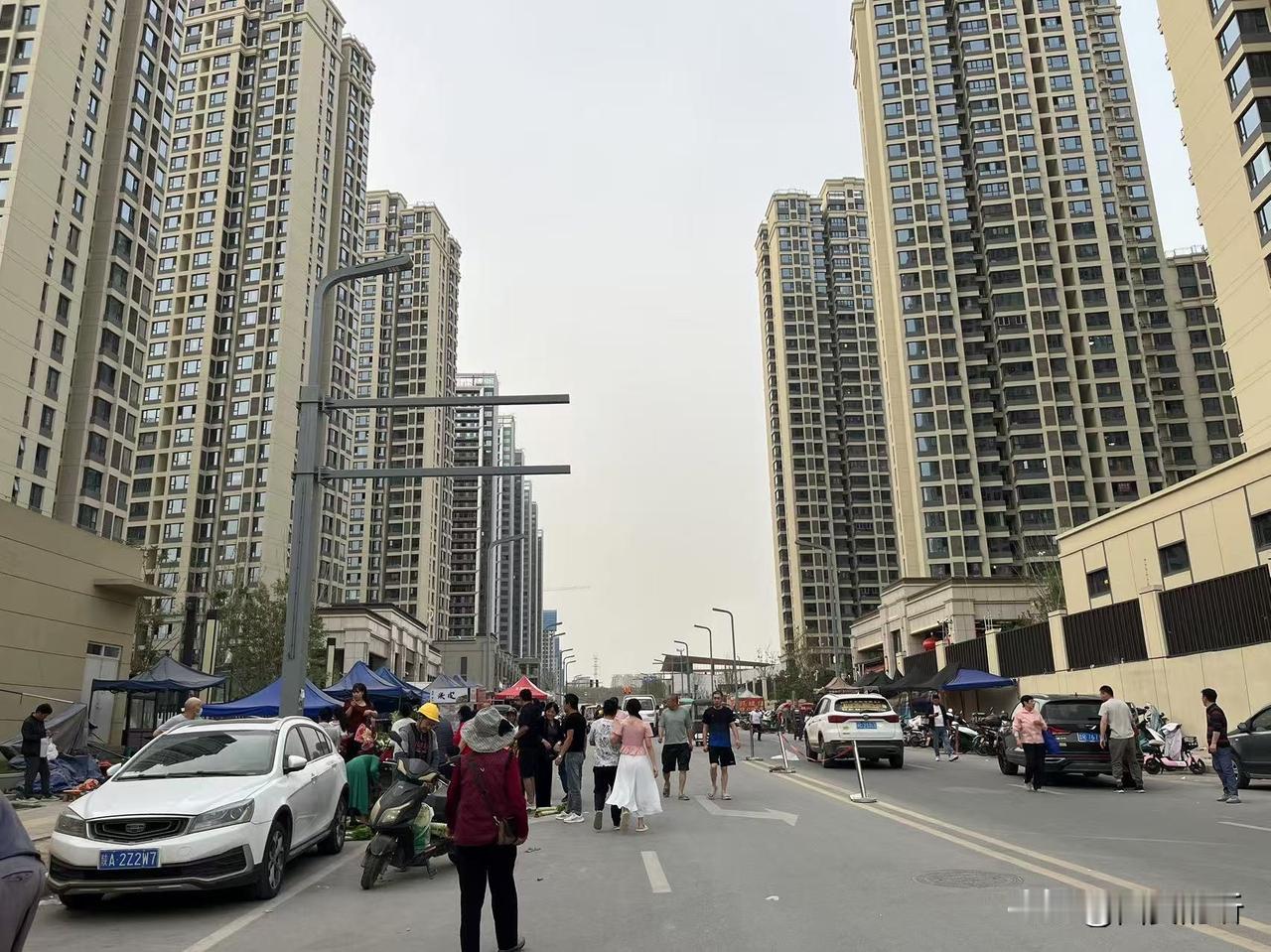 现在的菜都这么便宜了吗，将近一米长的莴苣，5元就可以买到3个。分享城市新鲜事
