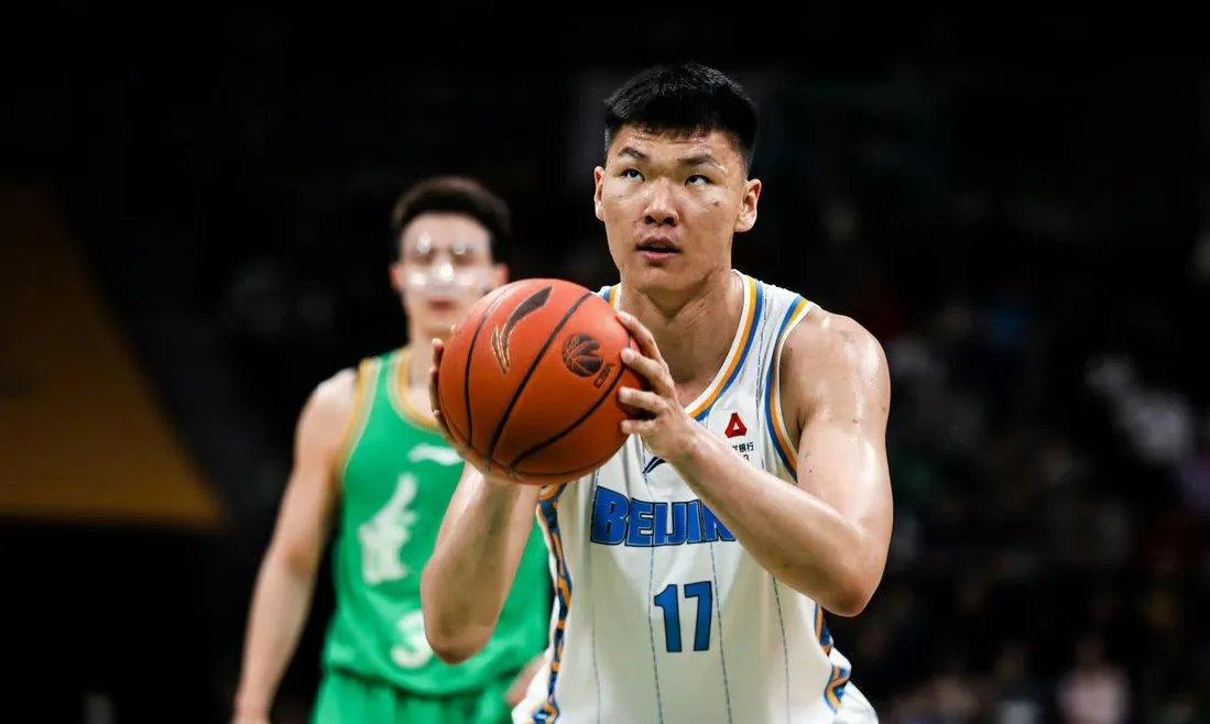 范子铭无人问津！  
输给天津男篮后，北京男篮教练许利民表示很难理解。相比上一场