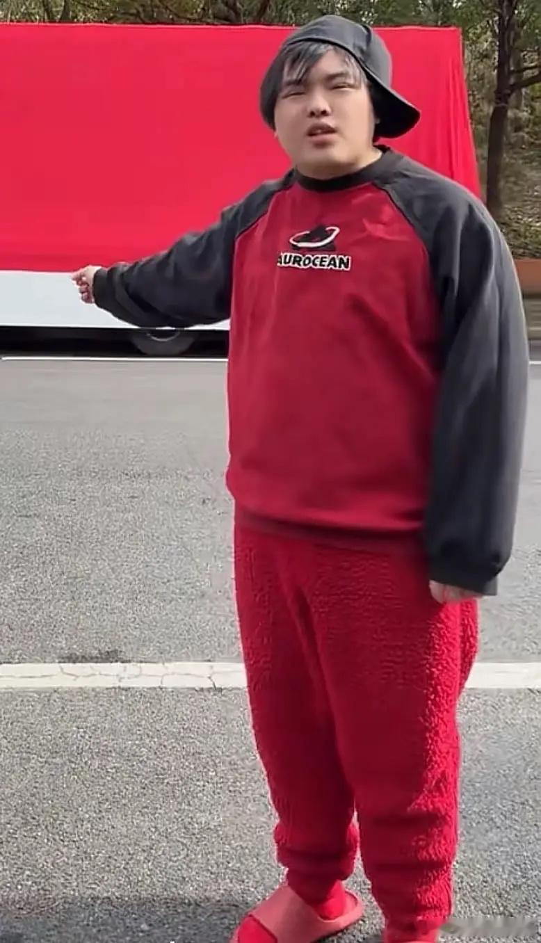 被桃黑黑现在的体型震撼到 