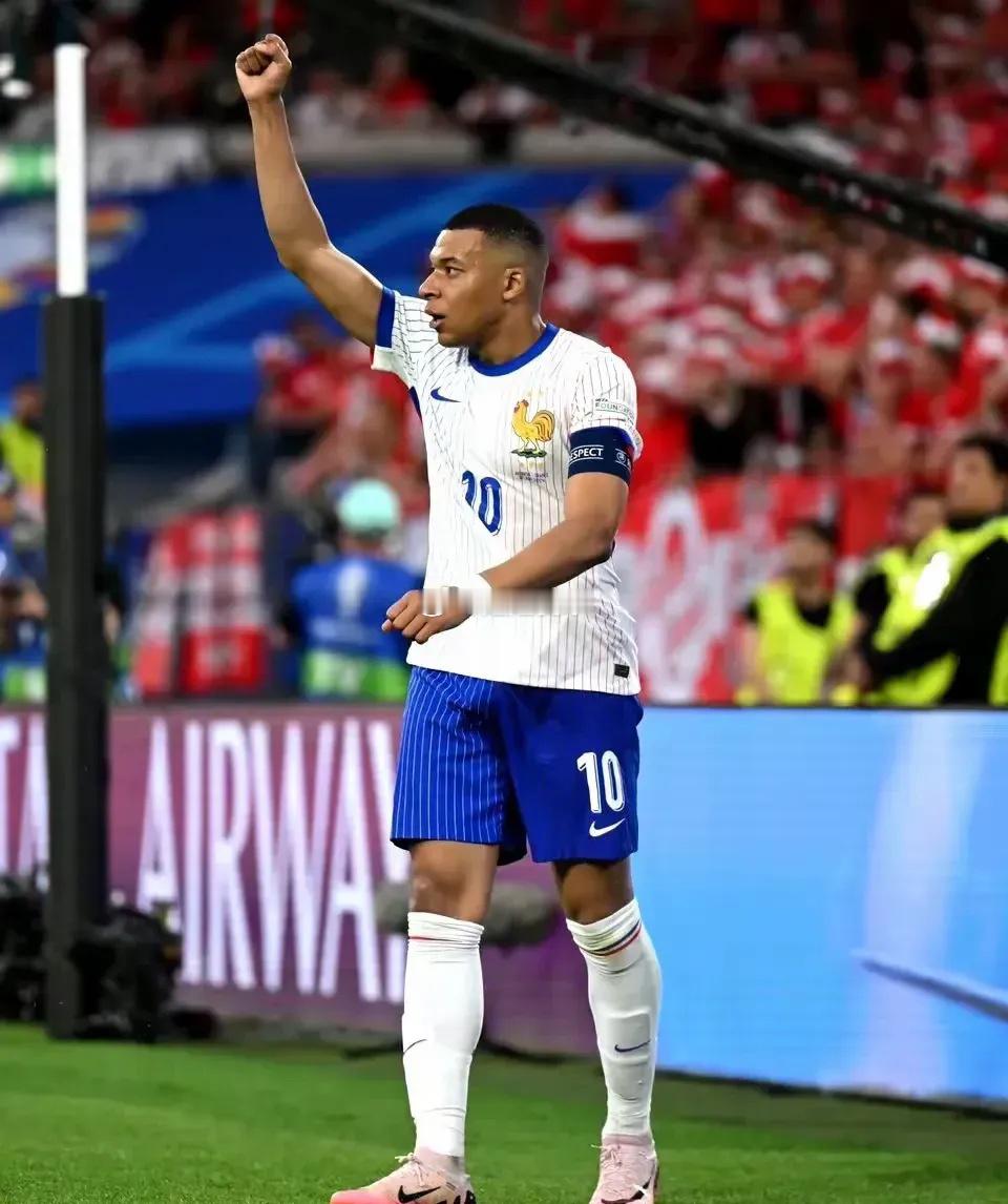 法国1:0奥地利！2支球队彻底慌了#欧洲杯# 1、荷兰🇳🇱法国1:0奥地利，