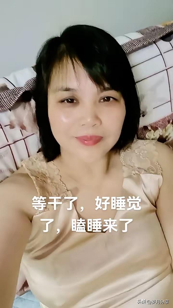 这是一名女子的搞笑视频，视频上的女子，在视频下方写下这段含糊不清的擦边球文字，你