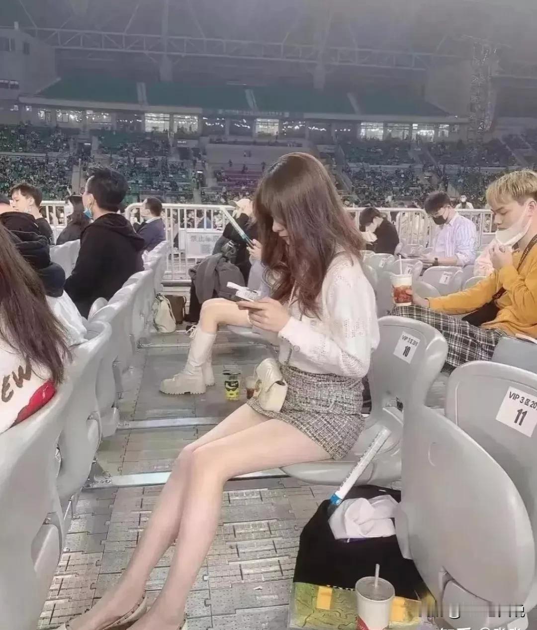 公司商务部一怀孕女同事就要休产假了，由于马上到销售旺季，所以必须马上把人补上来。