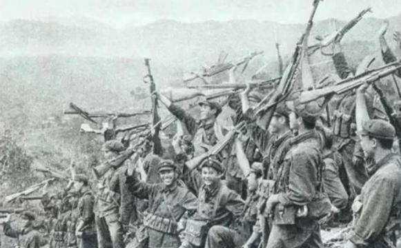 1962年，印度在中印边境不断挑衅蚕食，中国忍无可忍决定自卫反击，开战前毛主席问