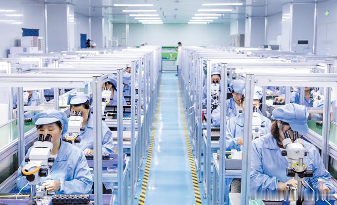 房县 扩能提质 活力迸发十堰爆料 房县融媒 7月3日，在房县湖北光宏通信科技有限