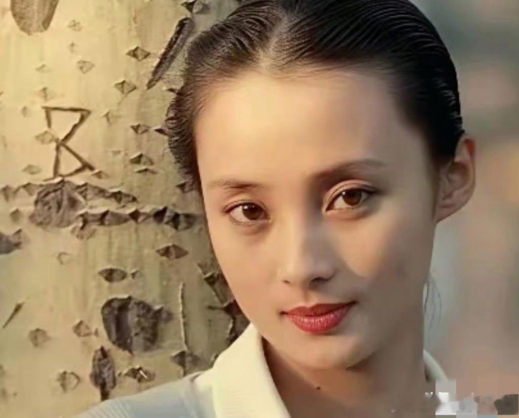 蒋勤勤年轻时的颜值，真可谓是“标致”二字的完美诠释！ 