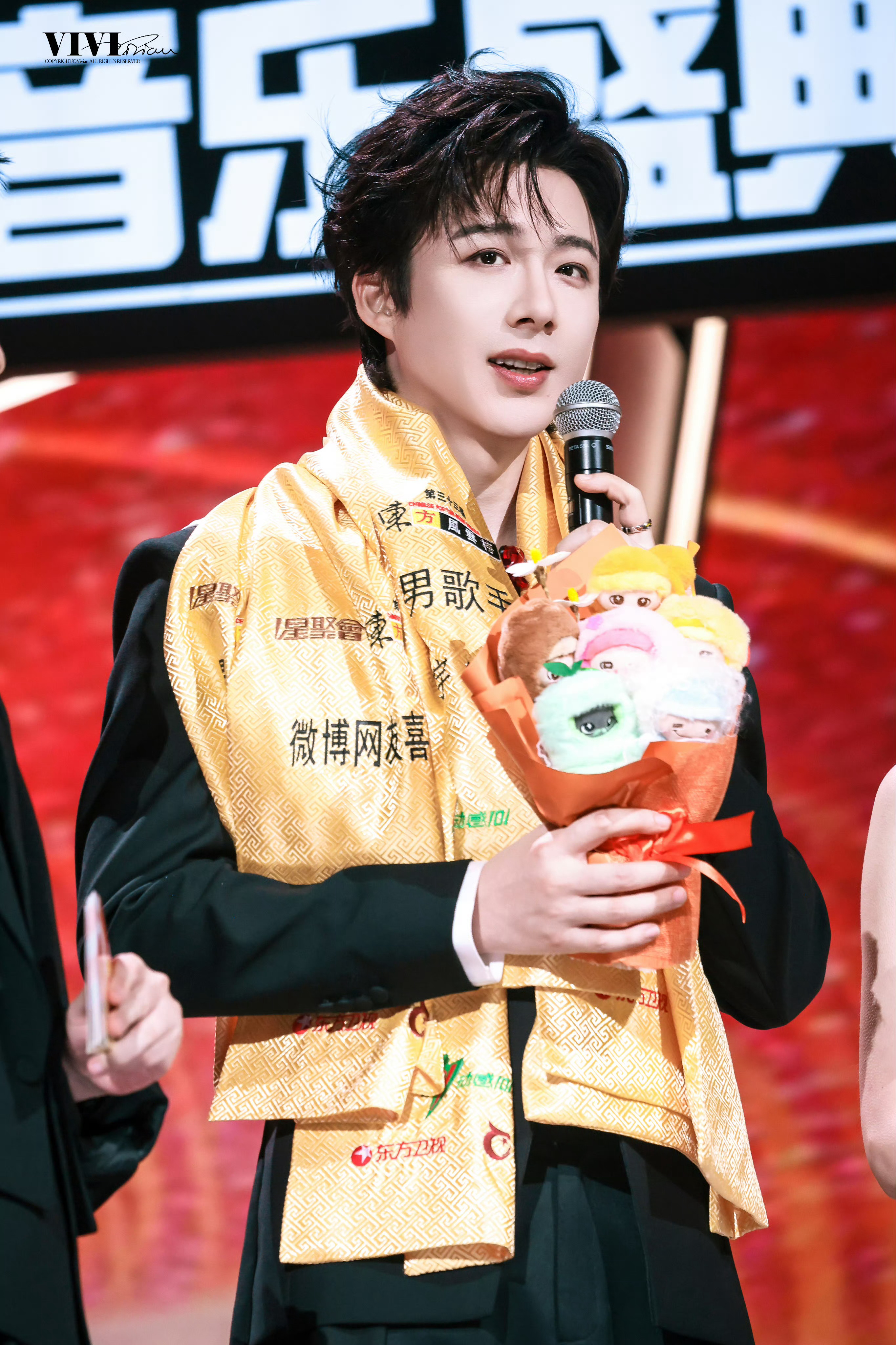 刘宇宁东方风云榜人气｜刘宇宁东方风云榜刘宇宁夯爆了好吗 这么权威的顶刘拿了最佳男