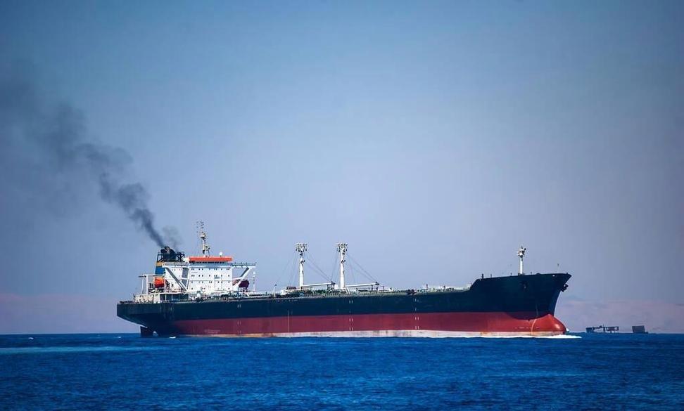 眼看要靠岸的 7 艘俄罗斯巨轮，竟在南海集体“临阵倒戈”，疯了一样掉头奔向印度，