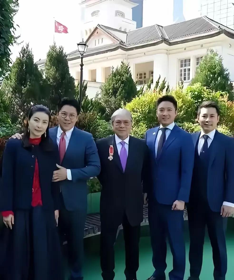 香港四大家族？呵呵，李嘉诚、李兆基、郑裕彤、郭得胜，这四个名字听着光鲜，说白了就
