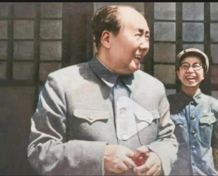我们深情缅怀毛主席！
他的思想、他的风范
将永远鼓舞我们继续前行！