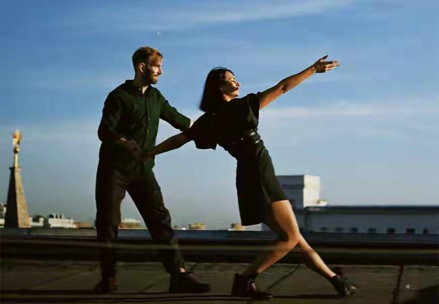 离异女人的归宿真相：不是孤独终老也不是凑合二婚，而是活成自己的光！全网热议的残酷