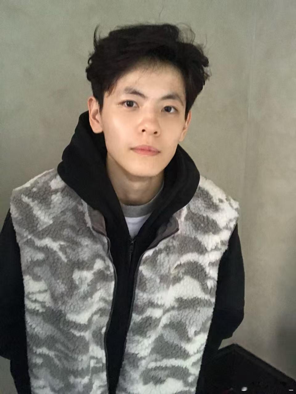 杨舒予杨舒予杨力维y2ng 20251126Y2NG小红书更新特别帅的羊 y2原